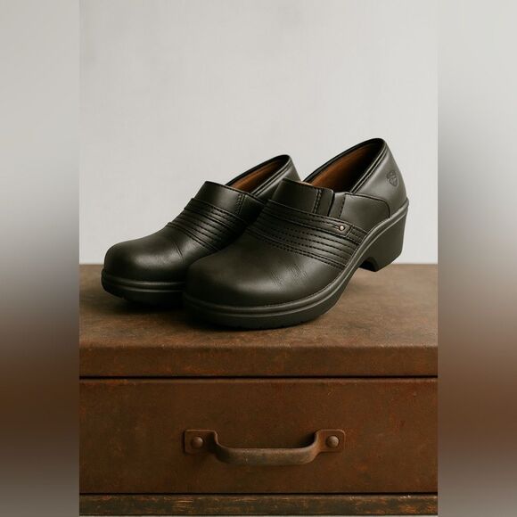 Ariat Womens Steel Toe Black Leather SlipOn Safety Mule Clog sz 8 Slip Resistant - Picture 1 of 8